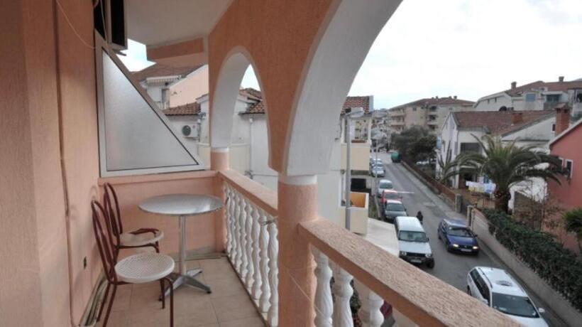 استودیوی استاندارد, Sara Budva
