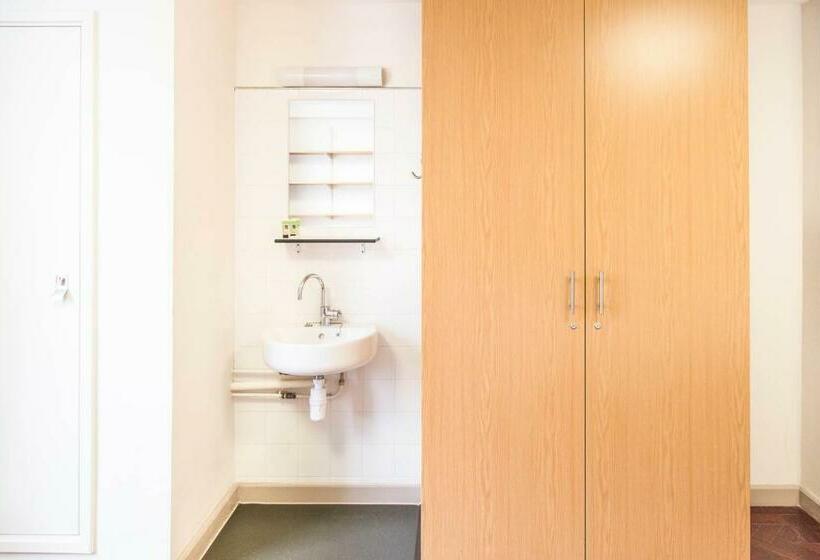 اتاق استاندارد یک تخته با سرویس بهداشتی مشترک, Goodenough College – University Residence
