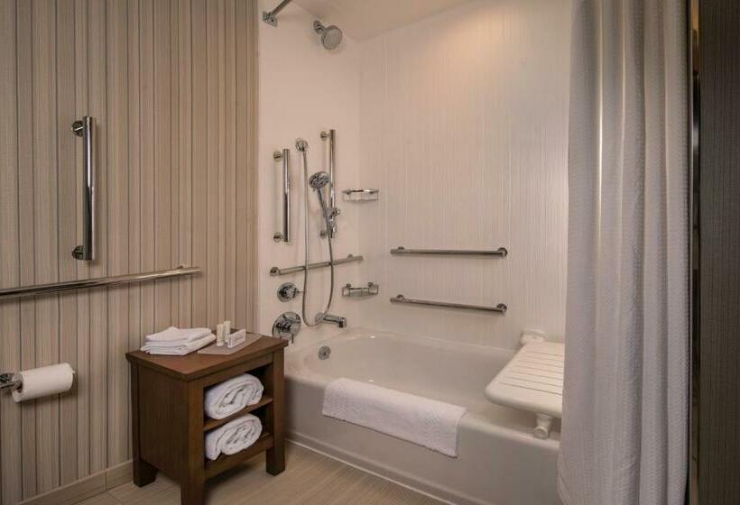اتاق استاندارد با تخت بزرگ, Courtyard By Marriott Hershey Chocolate Avenue