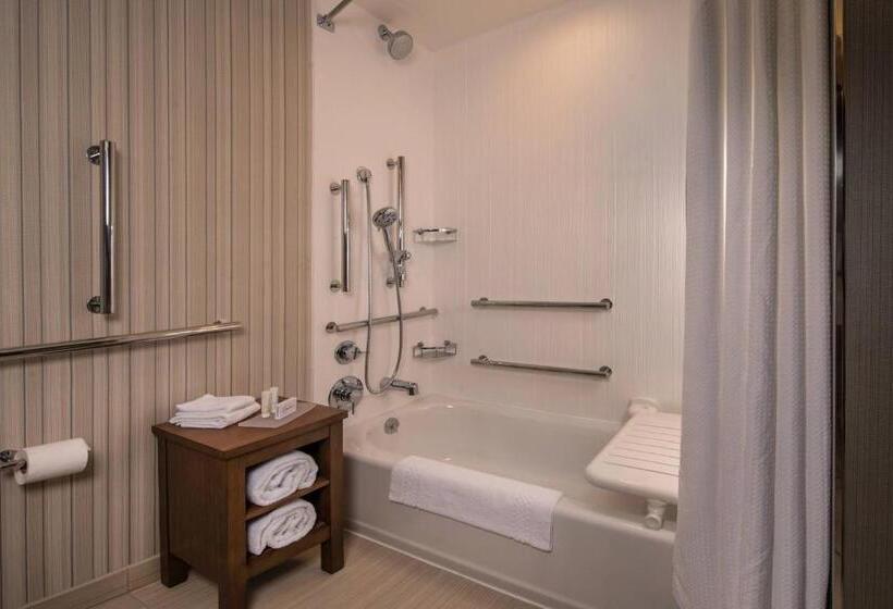 اتاق استاندارد با تخت بزرگ, Courtyard By Marriott Hershey Chocolate Avenue