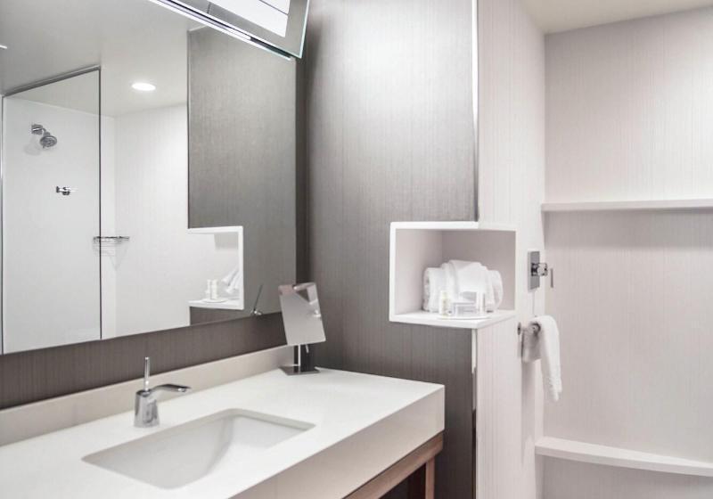 带大床的标准间, Courtyard By Marriott Lenox Berkshires