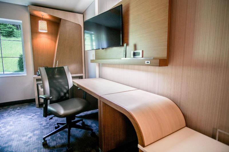 带大床的标准间, Courtyard By Marriott Lenox Berkshires