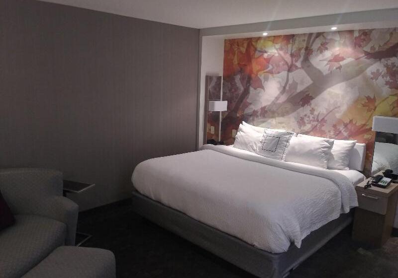带大床的标准间, Courtyard By Marriott Lenox Berkshires