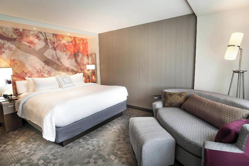 带大床的标准间, Courtyard By Marriott Lenox Berkshires