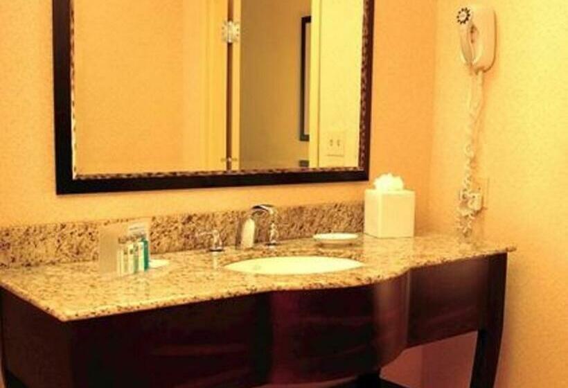سوئیت برای معلولان, Hampton Inn Emporia