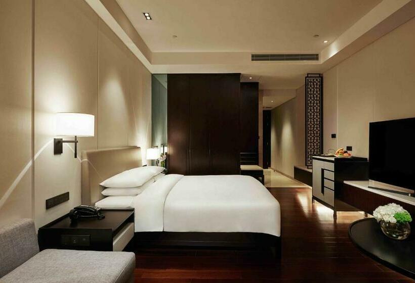 Club Room King Bed, Hyatt Regency Shanghai Global Harbor
