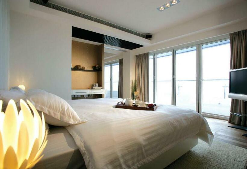 Deluxe Suite King Bed, Stanley Oriental