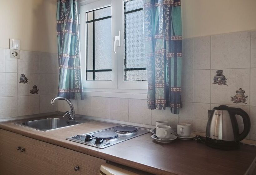 استودیوی استاندارد, Trabukos Beach Complex