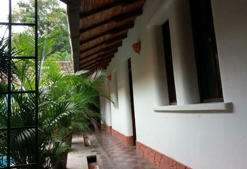 اتاق استاندارد با چشم‌انداز استخر, Casa Silas Granada Nicaragua