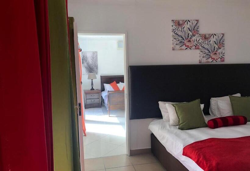 اتاق لوکس با بالکن, Me Casa Guest House