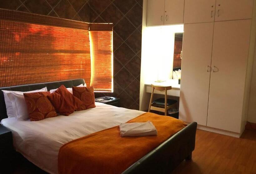 اتاق لوکس با بالکن, Me Casa Guest House