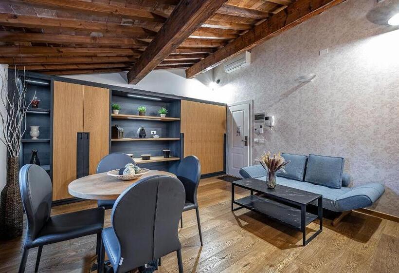 سوئیت پریمیوم, Martelli 6 Suite & Apartments
