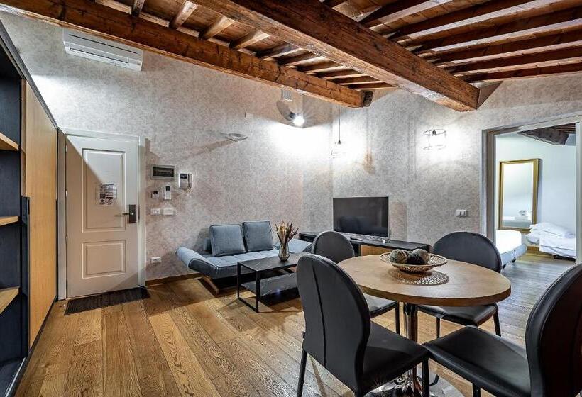 سوئیت پریمیوم, Martelli 6 Suite & Apartments