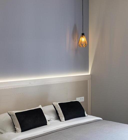 اتاق استاندارد سه نفره, Apartments And Rooms Lejletul
