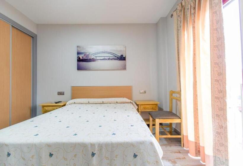 اتاق استاندارد یک نفره, Olympia Ronda Hostel