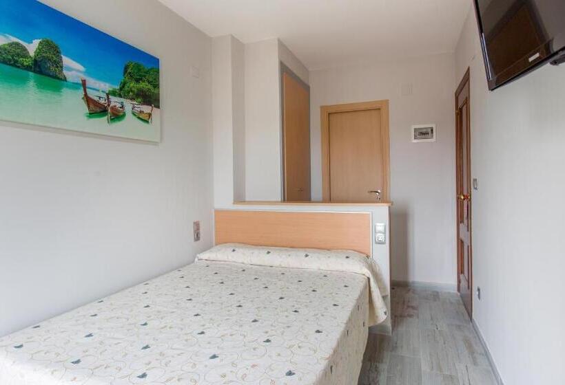اتاق استاندارد یک نفره, Olympia Ronda Hostel