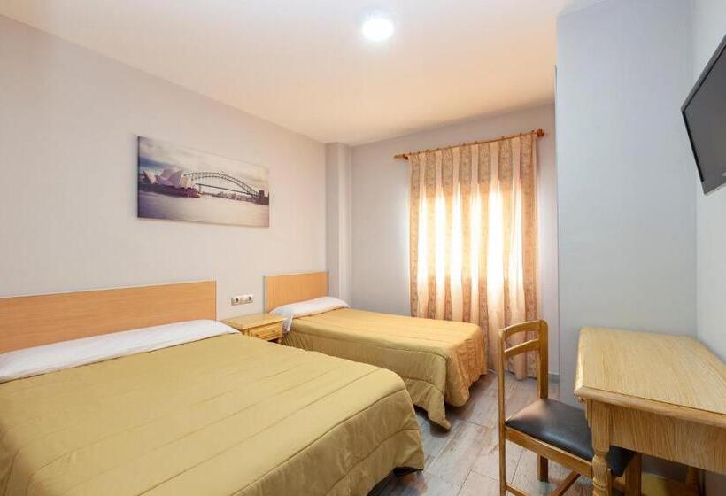 اتاق استاندارد سه نفره, Olympia Ronda Hostel