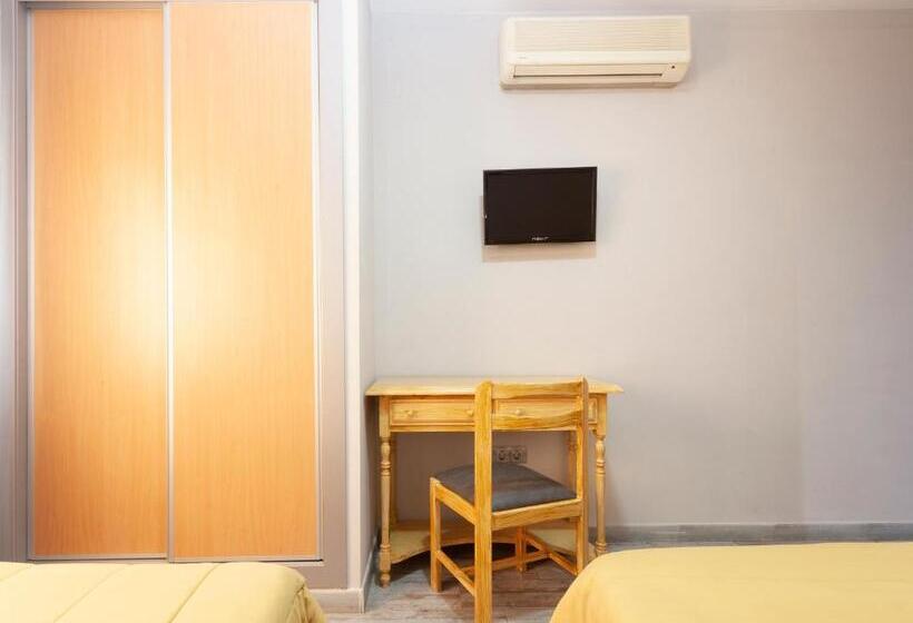اتاق استاندارد سه نفره, Olympia Ronda Hostel