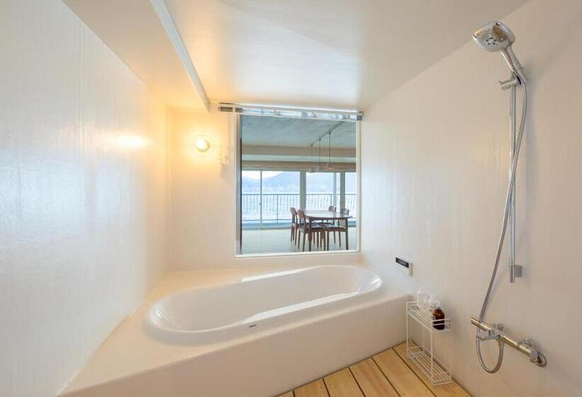 اتاق لوکس با چشم‌انداز دریا, Uzuhouse   Hostel
