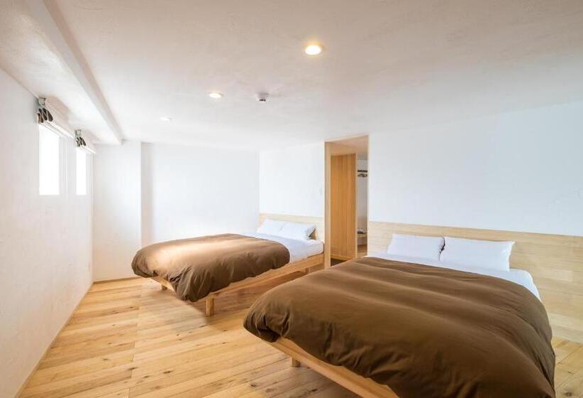 اتاق لوکس با چشم‌انداز دریا, Uzuhouse   Hostel