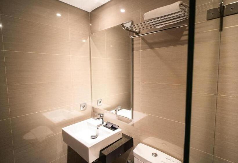 اتاق استاندارد یک نفره, Midtown Hotel Samarinda
