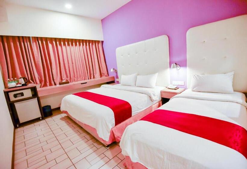 اتاق خانوادگی, Lumut Suites