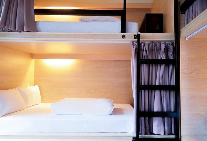 تختخواب در اتاق مشترک, Starbox Hostel