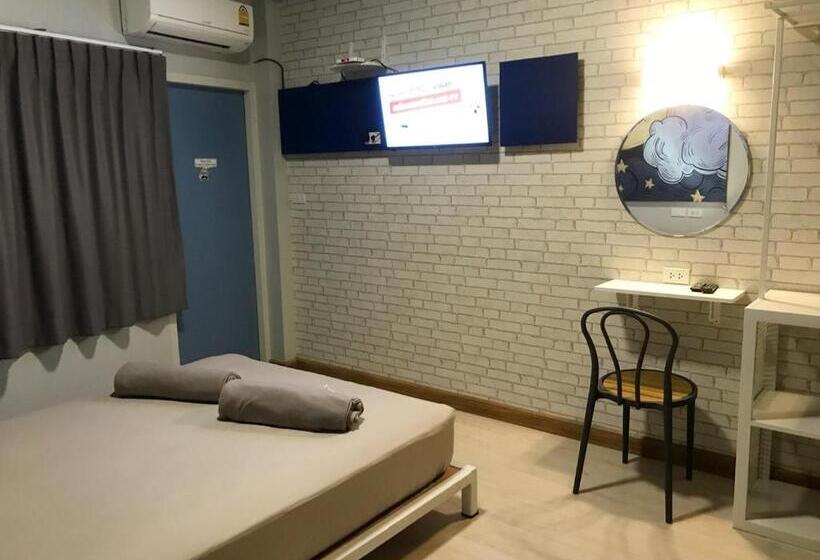 اتاق استاندارد با سرویس بهداشتی مشترک, The Moon Hostel Huahin