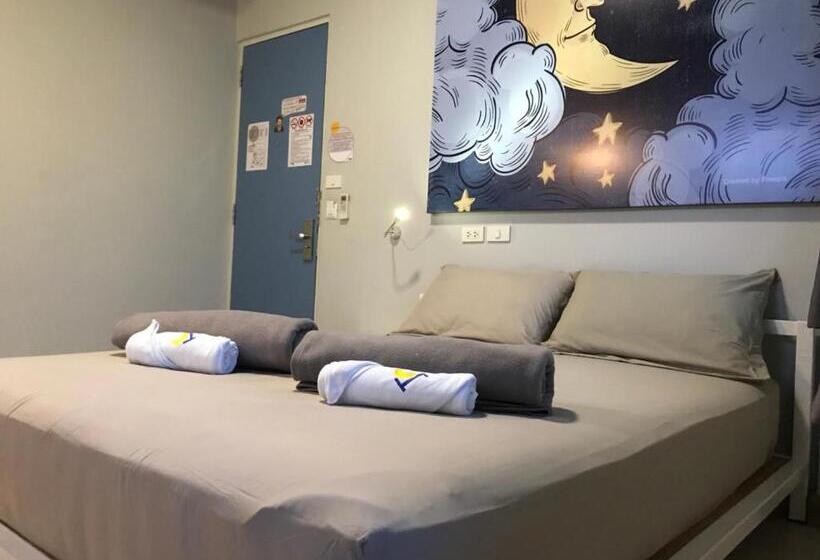 اتاق استاندارد با سرویس بهداشتی مشترک, The Moon Hostel Huahin