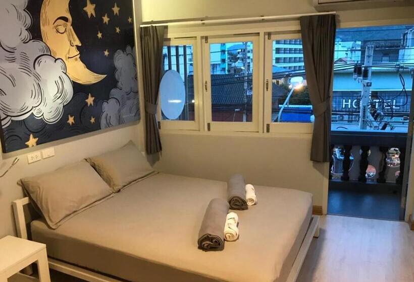 اتاق استاندارد با سرویس بهداشتی مشترک, The Moon Hostel Huahin