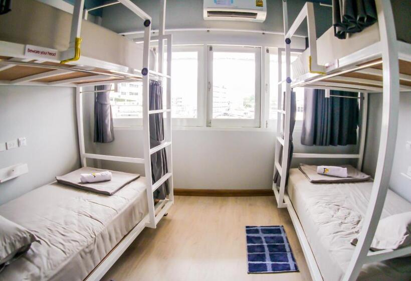 اتاق استاندارد چهارنفره با سرویس بهداشتی مشترک, The Moon Hostel Huahin