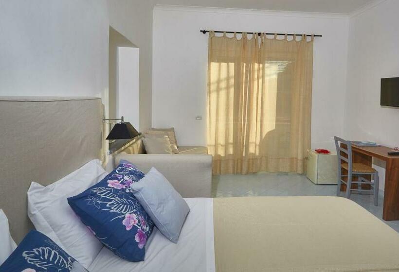 اتاق استاندارد سه نفره, Victoria Place