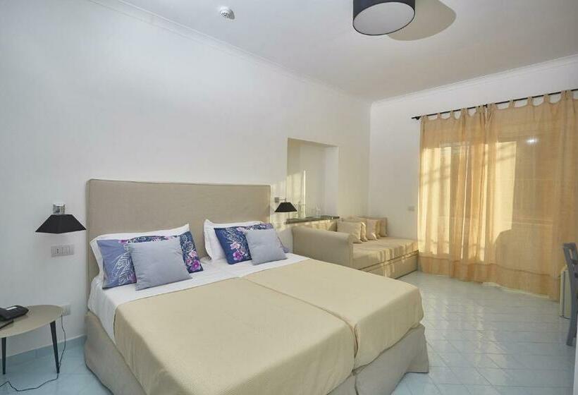 اتاق استاندارد سه نفره, Victoria Place