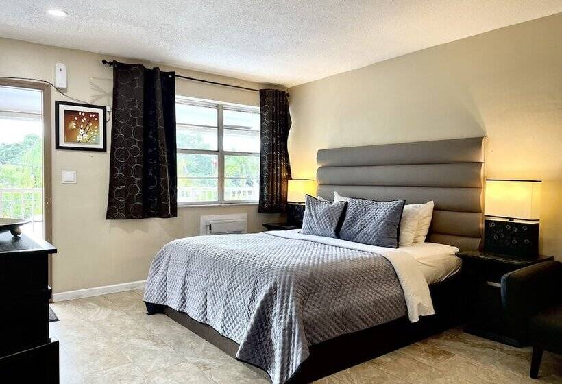 استودیو کامفورت, Sheridan Suites Apartments
