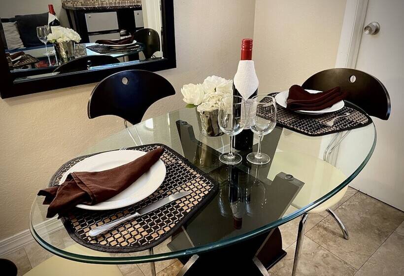 استودیو کامفورت, Sheridan Suites Apartments