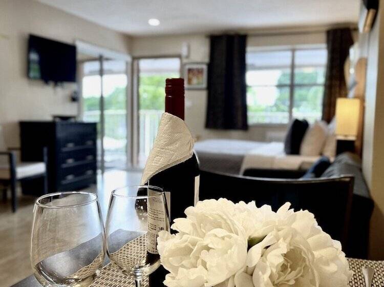 استودیو کامفورت, Sheridan Suites Apartments