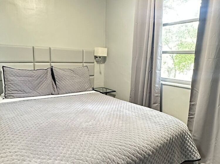 آپارتمان خانوادگی, Sheridan Suites Apartments