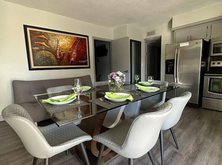 آپارتمان خانوادگی, Sheridan Suites Apartments