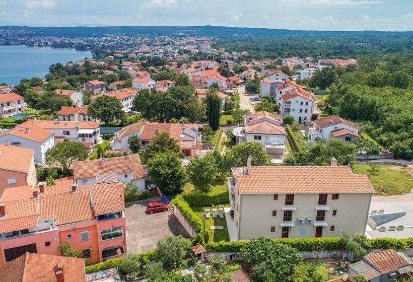 آپارتمان 1 خوابه همکف, Apartments Mike