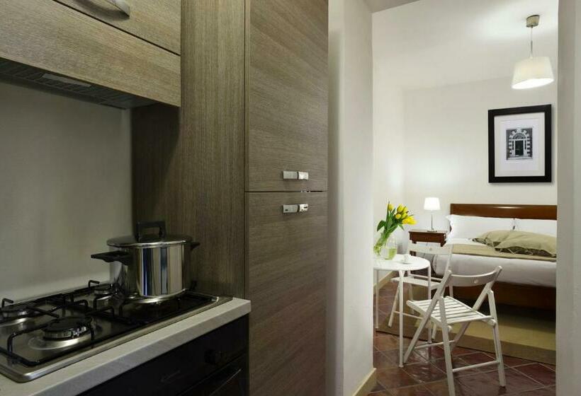استودیوی استاندارد, Roma Resort Termini