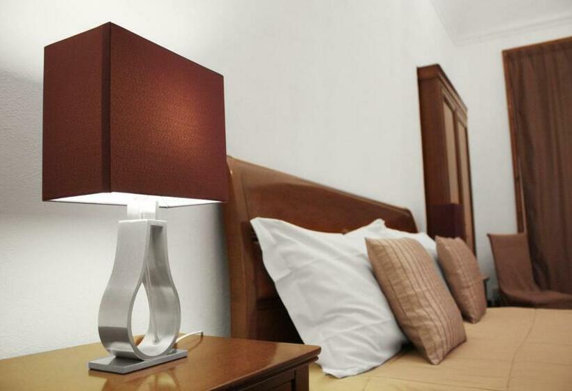 استودیوی استاندارد, Roma Resort Termini