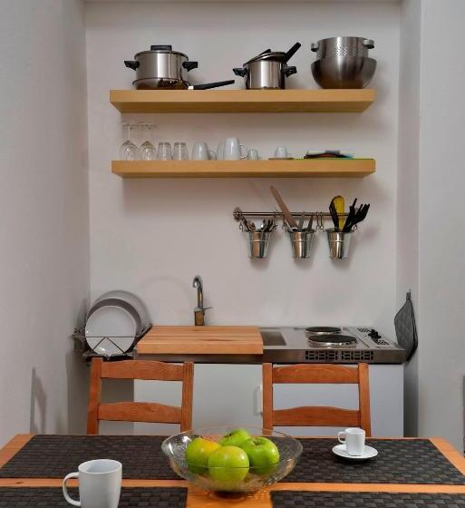 استودیوی استاندارد, Roma Resort Termini
