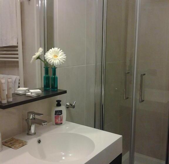 اتاق استاندارد چهار تخته, Roma Resort Termini