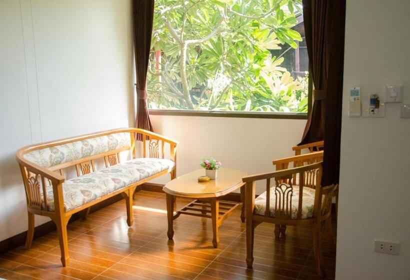 اتاق سوپریور با چشم‌انداز باغ, Nid's Bungalows