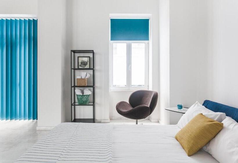 Superior studio with balcony, Concierge Downtown