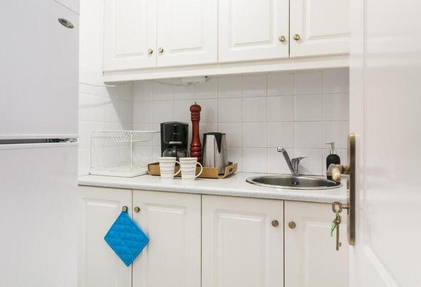 Superior studio with balcony, Concierge Downtown