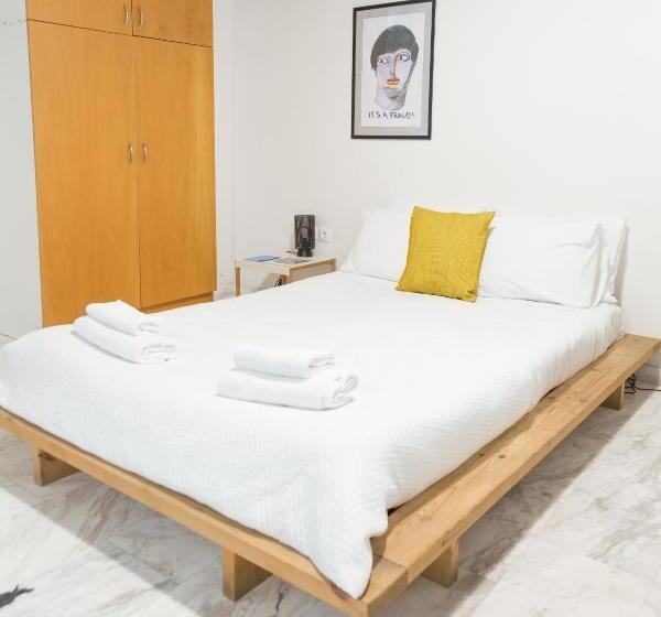 استودیوی استاندارد, Concierge Downtown
