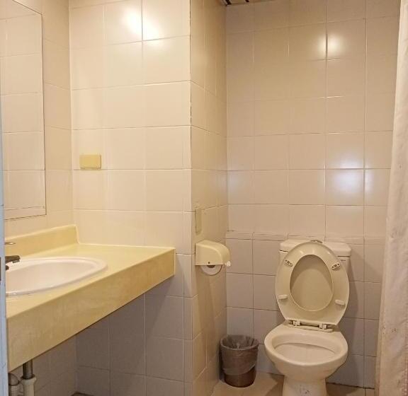 اتاق استاندارد چهار تخته, Chungli Business