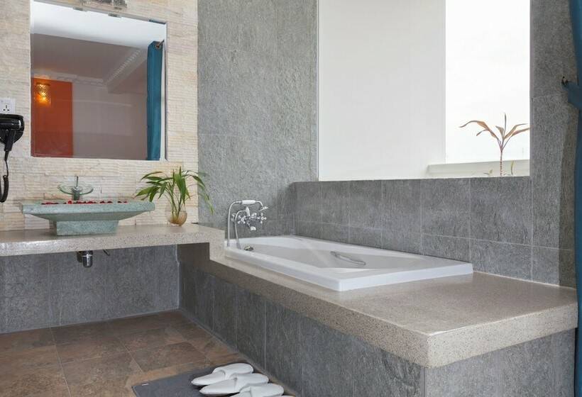 اتاق لوکس با بالکن, Paris Angkor Boutique