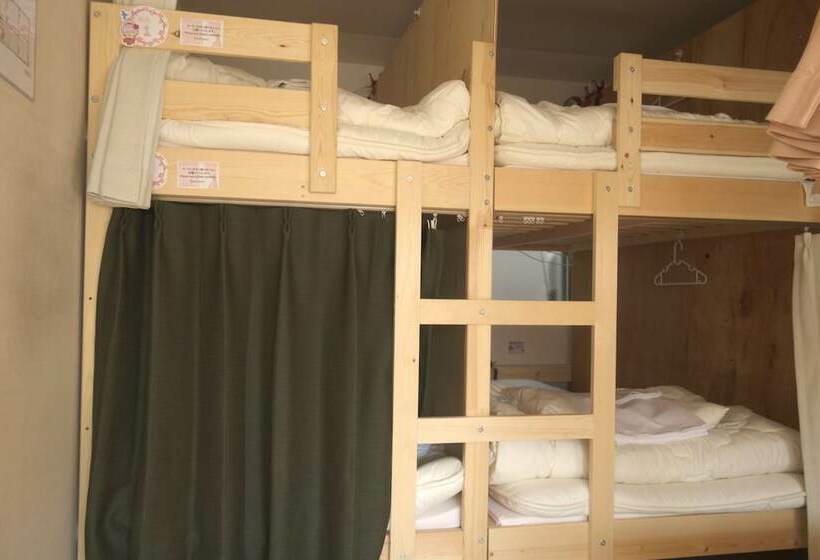 تختخواب در اتاق مشترک, Osaka Guest House Sakura